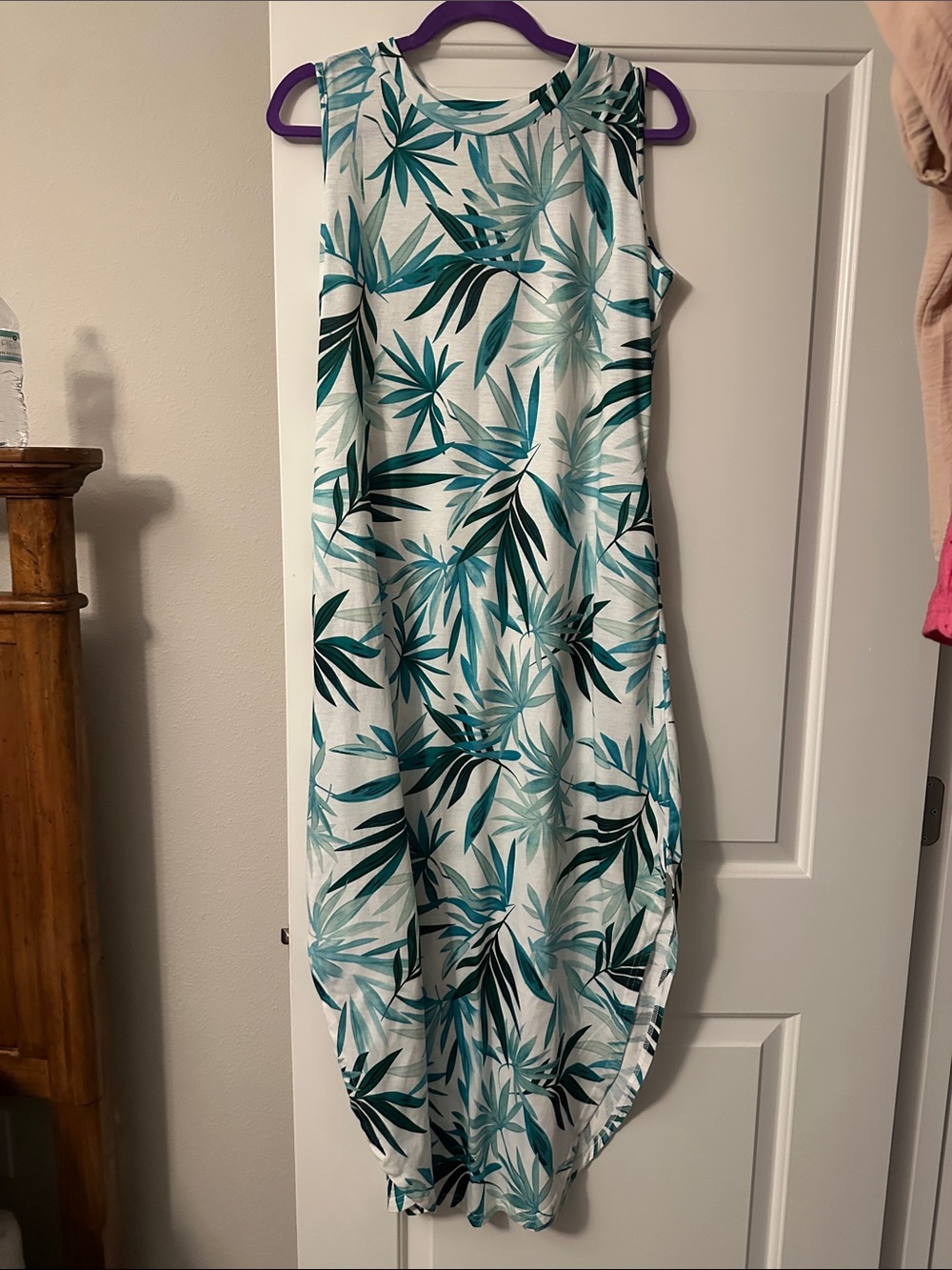 Sleeveless Tropical Leaf Print Maxi Dress in Teal and White